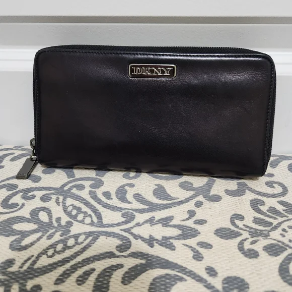 SOLD!!!!! DKNY Black Zip Around Wallet/Vintage - Picture 2 of 8